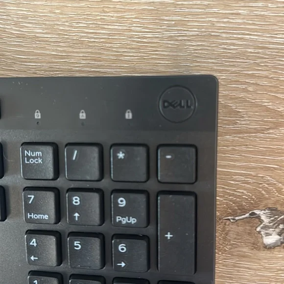 Computer Keyboard - Picture 2 of 5